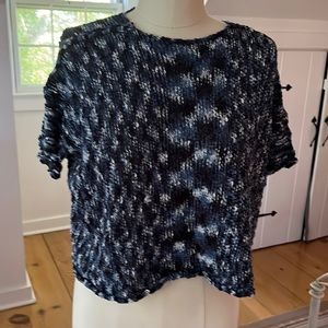 Beautifully light weight cotton mix sweater. Perfect for Fall or Spring!